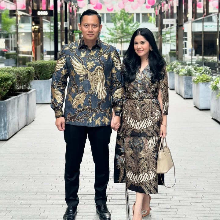 <p>Sejak 2005 silam, Annisa Larasati Pohan membangun rumah tangga bersama Agus Harimurti Yudhoyono. Ia pun turut mengemban amanah penting usai sang suami dilantik menjadi menteri. (Foto: Instagram @annisayudhoyono)</p>