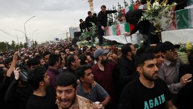 Jenazah Raisi Disalatkan di Teheran, Diimami Pemimpin Tertinggi Iran