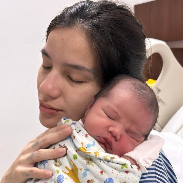 <p>Artis cantik Sheila Marcia baru saja melahirkan anak kelimanya yang berjenis kelamin laki-laki, Bunda. Sheila melahirkan di salah satu rumah sakit di Bali pada 26 Februari 2024. (Foto: Instagram: @abrahamjaredbenjamin)</p>