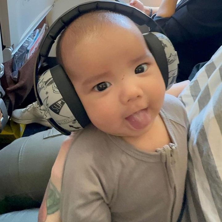 <p>Banyak netizen yang menyebut baby Jared sangat menggemaskan. Bukan tanpa alasan, Jared kerap membuat wajah yang lucu seperti menjulurkan lidah. (Foto: Instagram: @itssheilamj)</p>