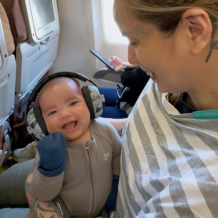 <p>Sheila menjelaskan jika penerbangan tersebut merupakan momen pertama Jared naik pesawat. "Jared Benjamin’s <em>first flight</em> ( Bali - Yogyakarta ) 27/4-2024. Awas ya, slidenya jangan di geser, gak bisa tidur nanti," tulis Sheila sebagai keterangan foto unggahannya. (Foto: Instagram: @itssheilamj)</p>