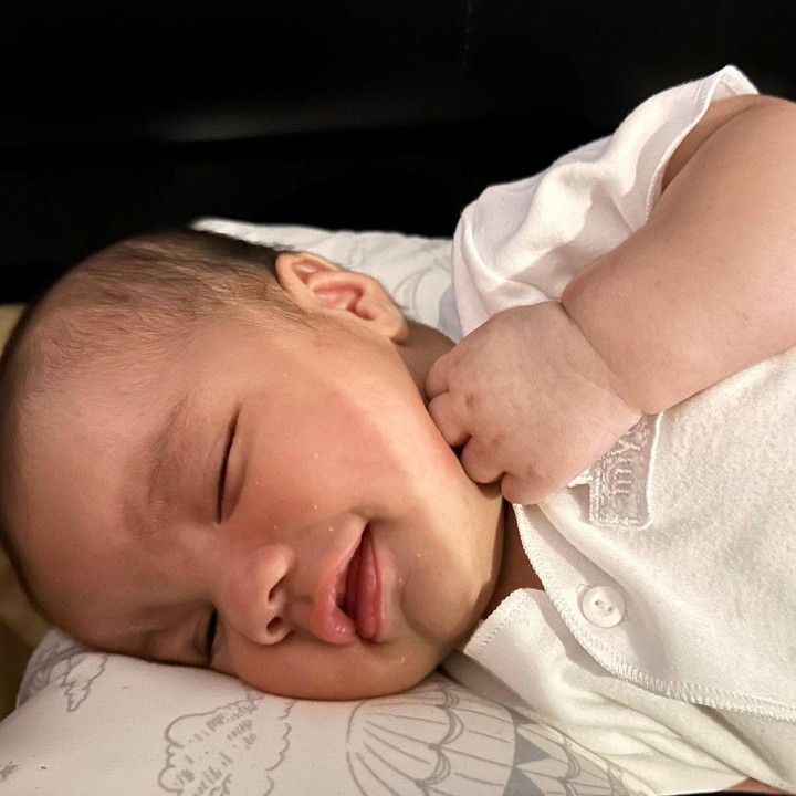 <p>Bayi tampan ini diberi nama Abraham Jared Joshep. Si Kecil yang akrab disapa baby Jared ini pun genap berusia 4 bulan. (Foto: Instagram: @abrahamjaredbenjamin)</p>