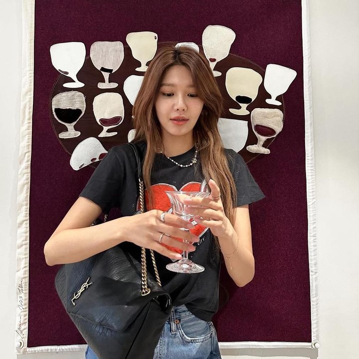 <p>Berikutnya ada Choi Soo Young, aktris sekaligus member Girl's Generation. Kakek Soo Young adalah CEO sebuah firma arsitektur besar di Korea, sementara ayahnya menjadi ketua perusahaan produksi dan konstruksi. (Foto: Instagram @sooyoungchoi)</p>