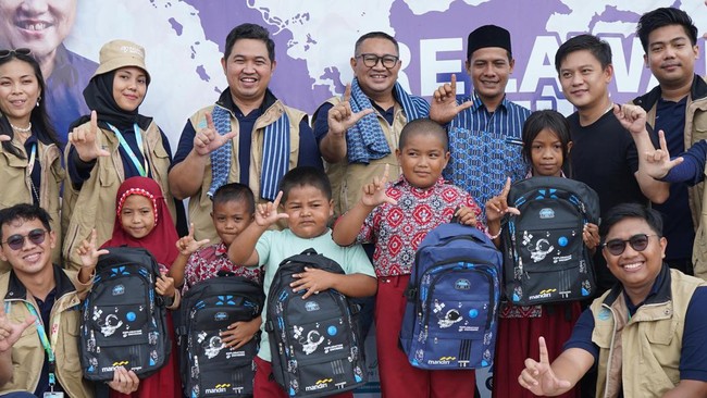 Bank Mandiri melalui program TJSL 'Mandiri Sahabat Desa' berusaha membantu desa 3T untuk dapat menganyam masa depan yang lebih cerah.