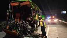Bus Rombongan SMP PGRI 1 Wonosari Kecelakaan di Tol Jombang, 2 Tewas
