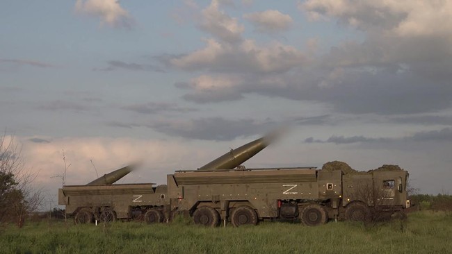 Militer Rusia di distrik militer Leningrad yang berbatasan dengan negara anggota NATO, menggelar latihan senjata nuklir taktis pada pekan ini.
