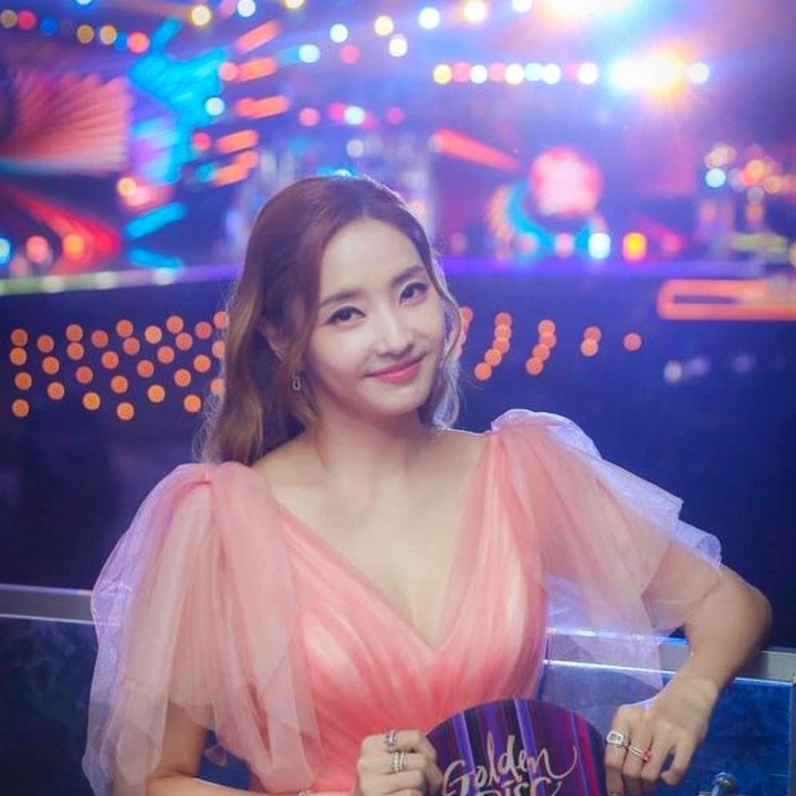 <p>Han Chae Young adalah aktris Korea yang terkenal membintangi Sassy Girl Chun Hyang. Ia menikah dengan Choi Dong Joon pada tahun 2007, pebisnis Korea-Amerika. (Foto: Instagram @han_chae_young_)</p>