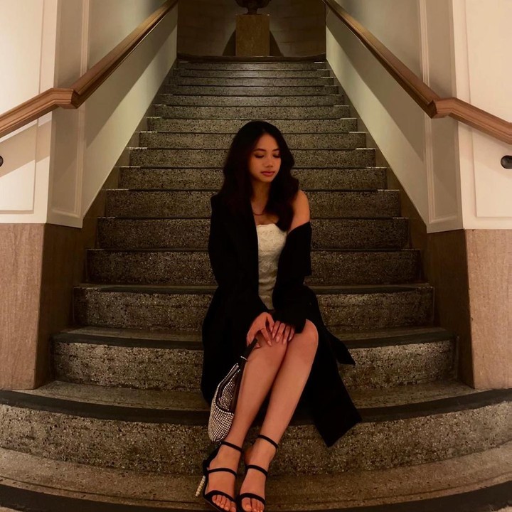 <p>Kini tinggal berjauhan dari sang Bunda, Jasmine Abeng selalu mendapatkan doa kiriman ibunda. "Yang Jauh di mata namun selalu di hati. Yang selalu Mamah dekap dalam doa. Jasmine… Harus tahan banting ya nak… Semoga bahumu dikuatkan, badanmu disehatkan, mentalmu juga kuat dan sehat," pesan Ririn. (Foto: Instagram @jasmineabeng)</p>