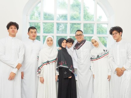 Selalu Kompak, Intip 5 Potret Lyra Virna & Fadlan Muhammad Bersama Enam Anaknya