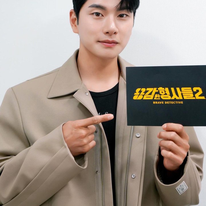 <p>Lee Yi Kyung adalah aktor kelahiran 1989 dan merupakan putra CEO LG Innotek. Walaupun kaya raya, Lee Yi Kyung ungkap dirinya tidak suka bergantung dan lebih memilih bekerja keras. (Foto: Instagram @luvlk89)</p>