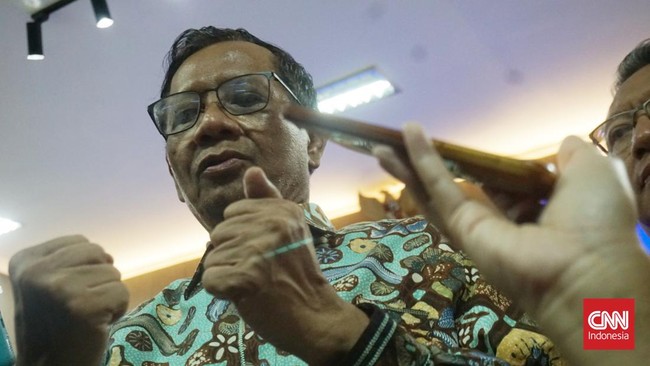 Eks Menkopolhukam Mahfud MD meminta pemerintah mengkaji ulang skema program Tabungan Perumahan Rakyat (Tapera) lantaran perhitungannya tidak masuk akal.