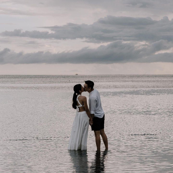 <p>Maudy dan Jesse resmi melepas masa lajang dan menjadi pasangan suami istri pada 22 Mei 2022. kabar pernikahan keduanya sempat mengejutkan publik karena keduanya tak pernah terlihat mengumbar hubungan asmara. Kita doakan, semoga pernikahan mereka langgeng dan selalu bahagia bersama ya, Bunda. (Foto: Instagram @maudyayunda)</p>