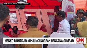 VIDEO: Menko Muhadjir Kunjungi Korban Bencana Sumbar