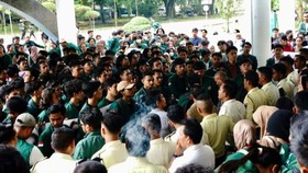 Teriak Mahasiswa Baru soal UKT Mahal: Tak Bayar, Status Hangus
