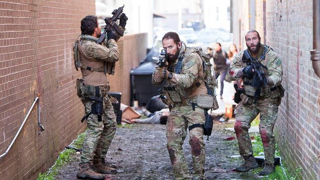 Bioskop Trans TV malam ini, Sabtu (25/5), akan menayangkan Navy Seals vs. Zombies (2015) untuk pertama kalinya pada pukul 21.30 WIB.