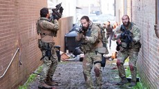 Sinopsis Navy Seals vs Zombies, Bioskop Trans TV 25 Mei 2024