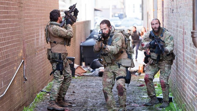 Serangan Intens: Pasukan Elit Navy SEAL Berjuang Melawan Gerombolan Zombie di Bioskop Trans TV