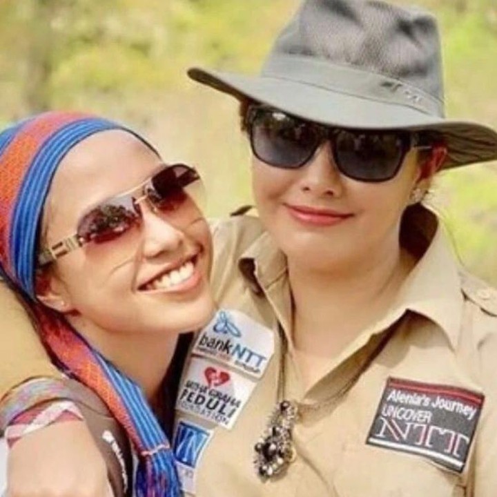 <p>Nicole juga menulis ucapan manis di kolom <em>caption</em>. Ia berharap agar sang ibunda selalu diberi kesehatan dan kebahagiaan dalam hidup. "<em>Happy birthday dear</em> Mama @alenia259 ~19 Mei 2024~. Semoga selalu diberikan kesehatan oleh Allah SWT, Selalu dalam kebahagiaan, Selalu dalam lindungan Tuhan YME. <em>So grateful for you</em>," tulisnya. (Foto: Instagram @nicolechristy.o)</p>
