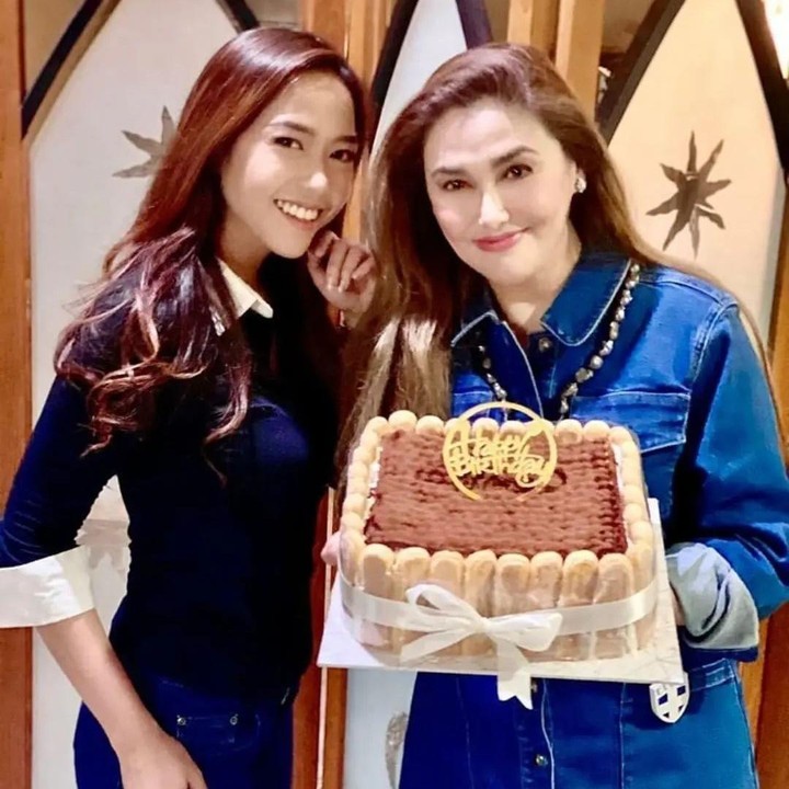 <p>Nicole beberapa kali terlihat membuat unggahan untuk sang Bunda, termasuk ketika merayakan ulang tahun Nia Zulkarnaen. (Foto: Instagram @nicolechristy.o)</p>