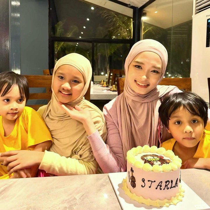<p>Inara melahirkan anak pertamanya ini pada 20 Mei 2015. Di tahun ini, Starla beranjak besar dan genap berusia 9 tahun.  (Foto: Instagram: @mommy_starla)</p>