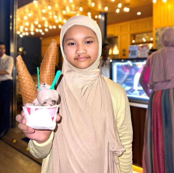 <p>“Selamat ulang tahun ke-9 ya Kakak Lala si paling <em>anime</em> aku. Makin pintar dan cantik ya salihah. Aminnn yra,” ungkap seorang netizen. “Selamat bertambah usia Lala sayang. Selalu diberikan kesehatan dan kebahagiaan terus sama <em>Mommy</em> dan adik-adik,” tutur netizen yang lainnya dengan emotikon hati. (Foto: Instagram: @mommy_starla)</p>
