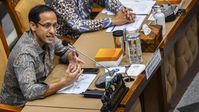Nadiem Pamit Sambil Baca Puisi di DPR, Titip Program Merdeka Belajar