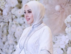 Syahrini Ungkap Alasan 7 Bulanan Tanpa Kehadiran Mertua