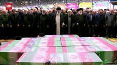 VIDEO: Ali Khamenei Ikut Salatkan Jenazah Ebrahim Raisi