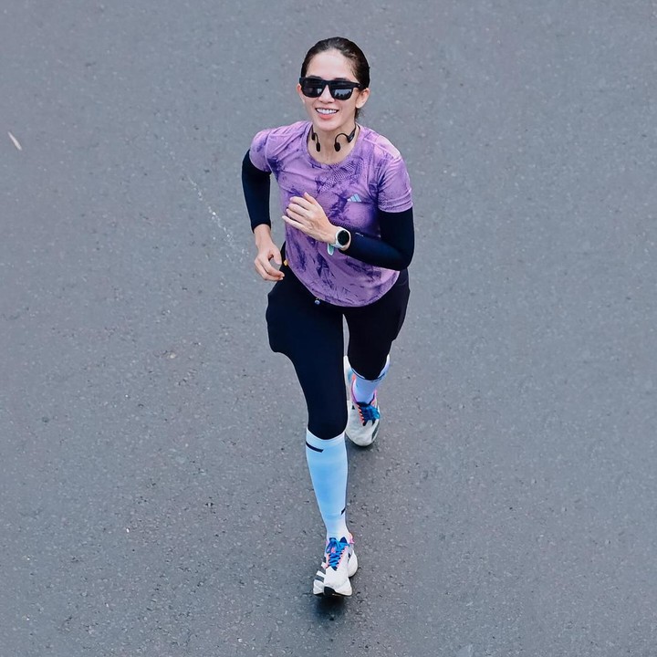 <p>Ussy Sulistiawaty merupakan salah satu artis yang punya hobi berolahraga. Istri Andhika Pratama ini menggeluti berbagai jenis olahraga, Bunda. (Foto: Instagram @ussypratama)</p>