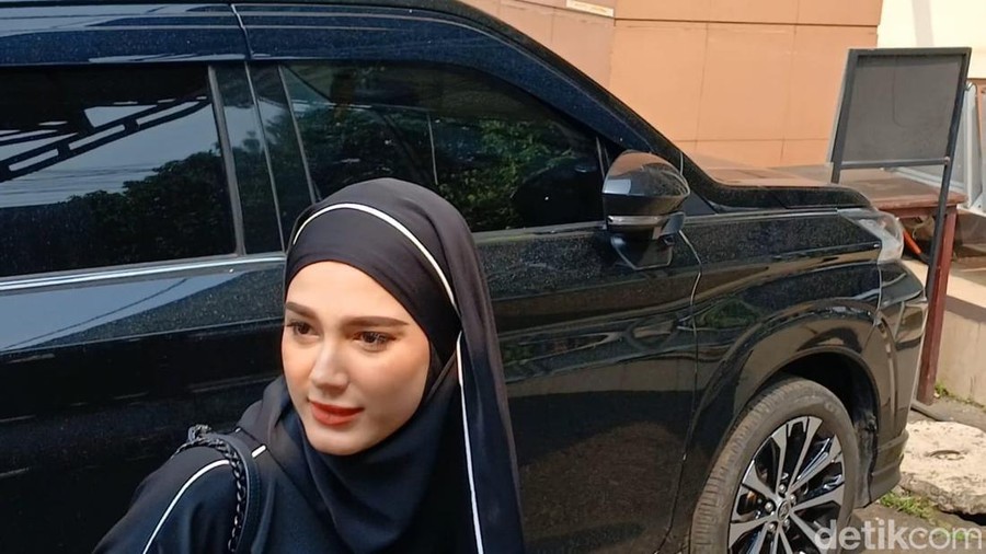 Yasmine Ow Yasmine Ow datangi pengadilan agama cibinong