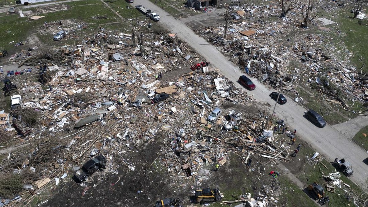FOTO: Luluh Lantak Kota di AS usai Tornado Menerjang