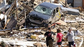 FOTO: Luluh Lantak Kota di AS usai Tornado Menerjang