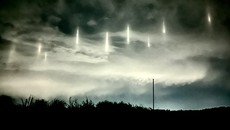 Viral 9 Pilar Cahaya di Langit Jepang yang Dianggap UFO, Cek Faktanya