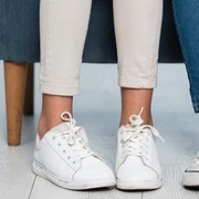 5 Jenis Sepatu Fashionable Ini Perlu Dipikirkan Ulang Sebelum Beli, Kenapa Ya?