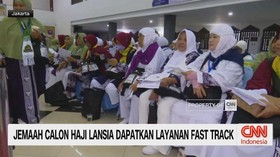 VIDEO: Jemaah Calon Haji Lansia Dapatkan Layanan Fast Track.