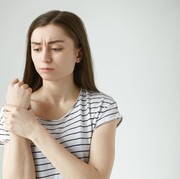 Kenali 5 Ciri Terkena Asam Urat di Usia Muda dan Cara Terbaik Pengobatannya, Simak Yuk!