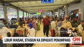 VIDEO: Libur Waisak, Stasiun KA Dipadati Penumpang.