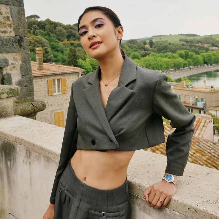 <p>"Diberkati untuk melakukan pengambilan gambar di tempat kelahiran <em>@bvlgari</em> dengan tim yang luar biasa — sangat bersemangat melihat hasil pengambilan gambar di tempat yang menakjubkan. Italia, kamu istimewa," tutur Mikha. (Foto: Instagram: @miktambayong)</p>