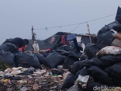 Sampah Menumpuk di Joglo Jakbar Bikin Warga Berkeluh Kesah