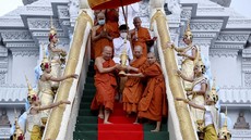 FOTO: Ragam Perayaan Waisak Umat Buddha di Berbagai Negara