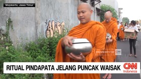 VIDEO: Ritual Pindapata Jelang Puncak Waisak.