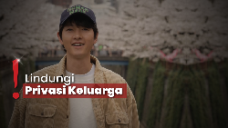 Halangi Kamera, Song Joong Ki Minta Fans Tak Rekam Anak dan Istrinya