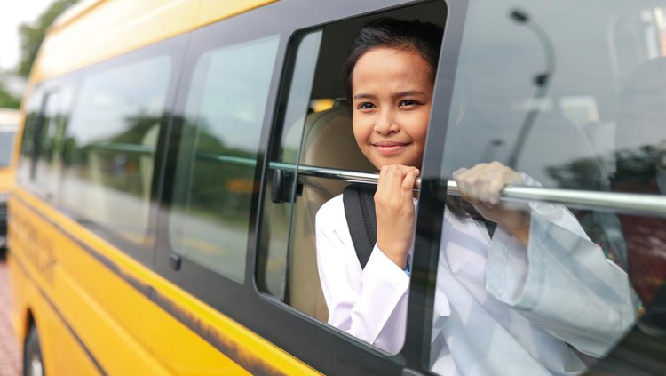 Study tour Elementary student riding bus to school