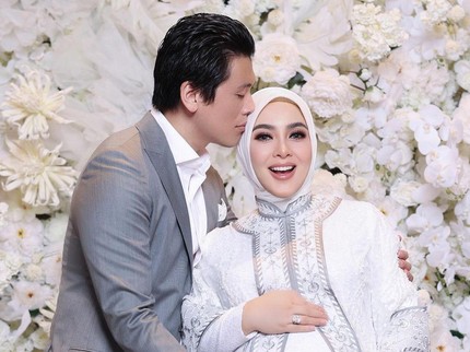 5 Th Menikah, Intip 7 Potret Kebahagiaan Syahrini & Reino Barack Sambut Kehamilan Anak Pertama