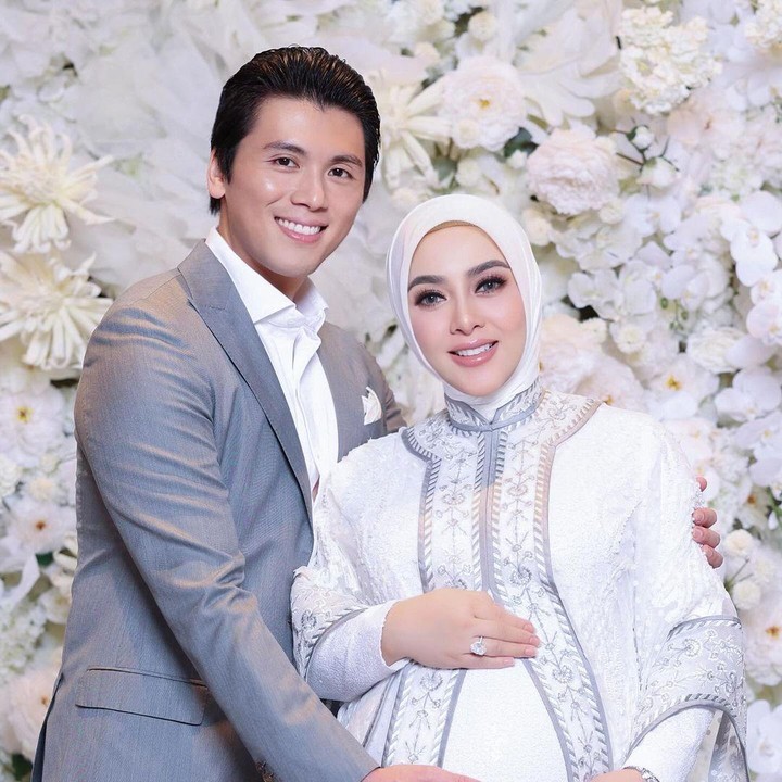<p>Banyak netizen yang turut berbahagia dengan kehamilan pertama Syahrini ini, Bunda. Tidak sedikit pula rekan sesama artis yang mendoakan agar Syahrini selalu diberikan kesehatan dan kelancaran sampai hari persalinan. (Foto: Instagram: @princessyahrini)</p>