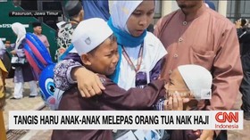VIDEO: Tangis Haru Anak-Anak Melepas Orang Tua Naik Haji.