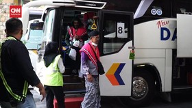 VIDEO: Pesawat Rusak, Jemaah Haji Embarkasi Solo Balik ke Donohudan