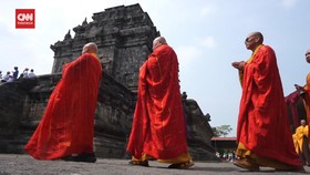 VIDEO:Ribuan Umat Buddha Ikuti Prosesi Kirab Waisak Ke Candi Borobudur