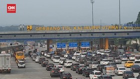 VIDEO: Libur Waisak, Gerbang Tol Kaitama Padat Kendaraan