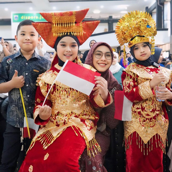 <p>Dalam unggahan tersebut, Oki Setiana Dewi juga menyebutkan soal rencananya pindah ke Mesir, Bunda. (Foto: Instagram @okisetianadewi)</p>